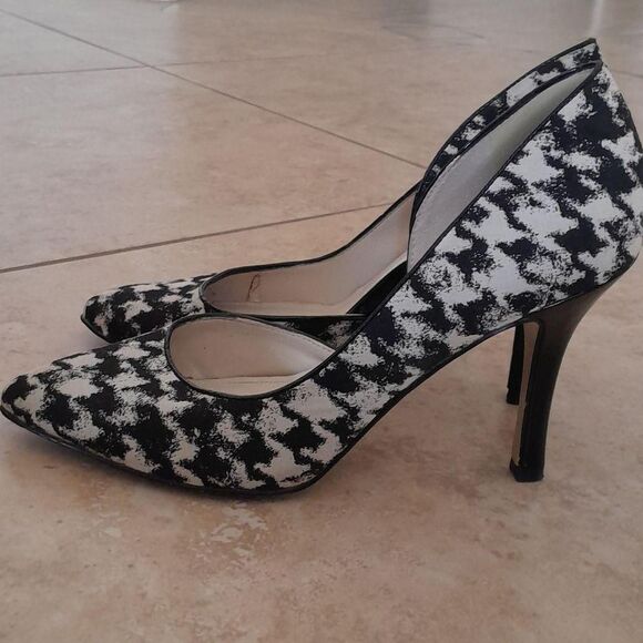 Anne-klein Women's Black and Cream Courts - Picture 1 of 8